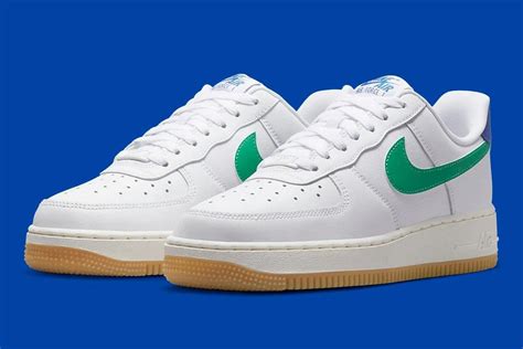 Schwarze, grüne Nike Air Force 1 